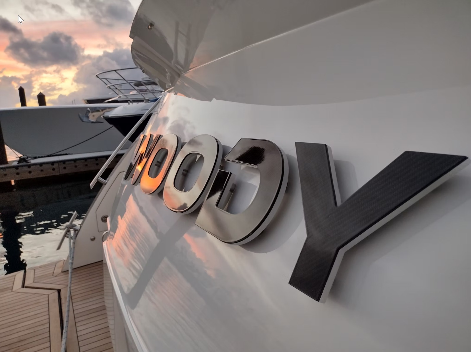 Motor yacht hull restoration - Locals Dockside